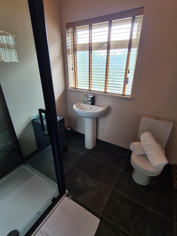 Rumer Hill House A Unique Boutique Styled Place To Stay In Cannock Close To A5 The Mcarthur Glen Outlet Great Wyrley Esterno foto